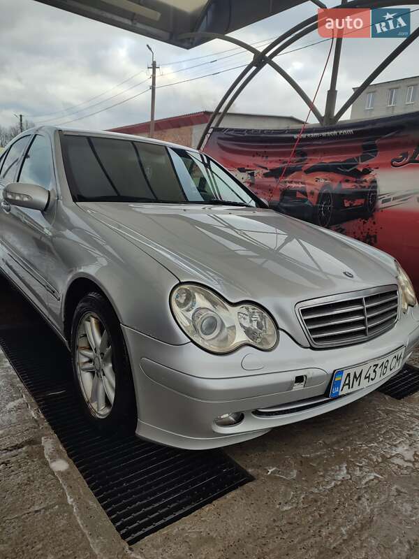 Mercedes-Benz C-Class 2003