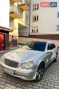 Седан Mercedes-Benz C-Class 2003 в Дніпрі