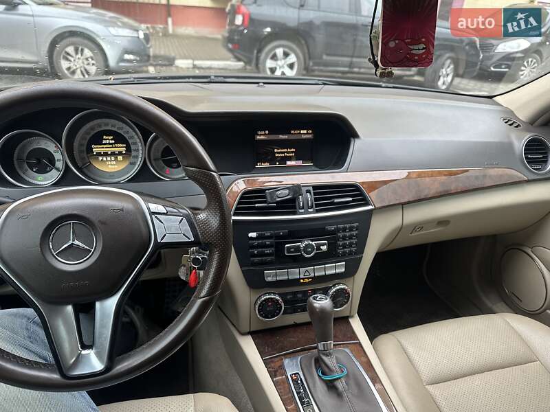 Седан Mercedes-Benz C-Class 2011 в Львове