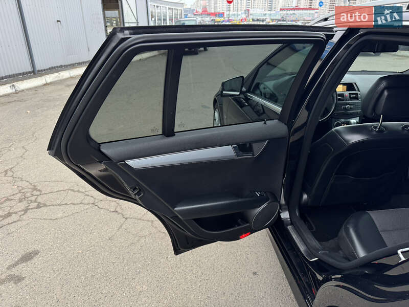 Универсал Mercedes-Benz C-Class 2010 в Киеве фото 21 Универсал Mercedes-Benz C-Class 2010 в Киеве