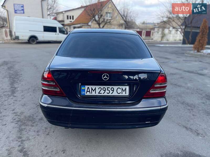 Седан Mercedes-Benz C-Class 2001 в Києві