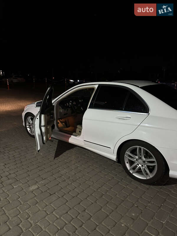 Седан Mercedes-Benz C-Class 2013 в Львові