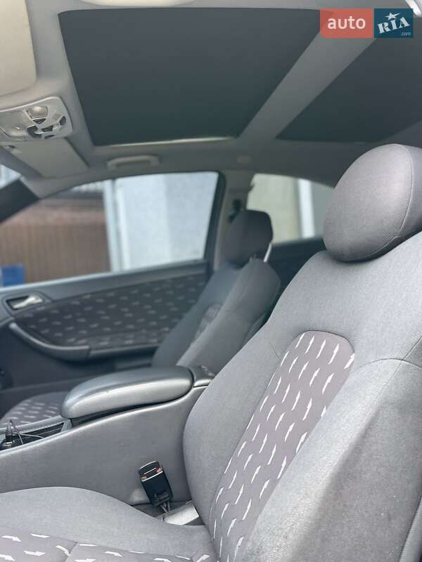 Купе Mercedes-Benz C-Class 2003 в Первомайске