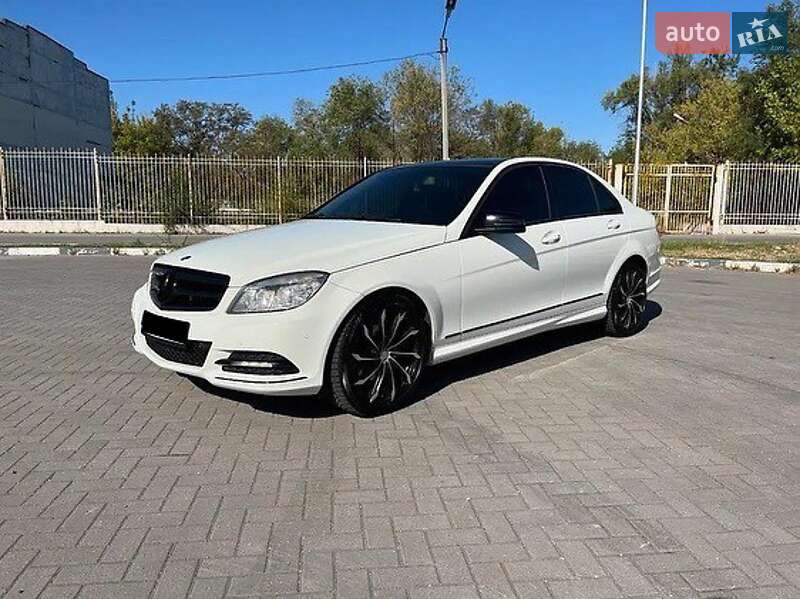 Mercedes-Benz C-Class 2011
