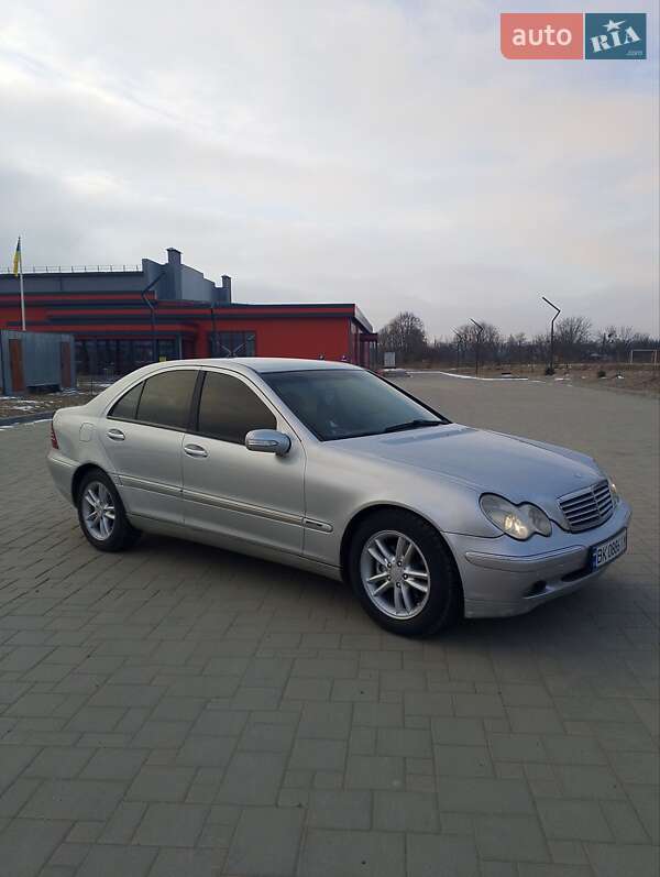 Седан Mercedes-Benz C-Class 2002 в Ровно