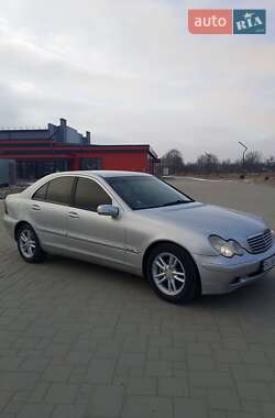 Седан Mercedes-Benz C-Class 2002 в Ровно