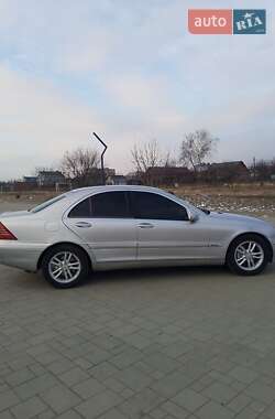 Седан Mercedes-Benz C-Class 2002 в Ровно