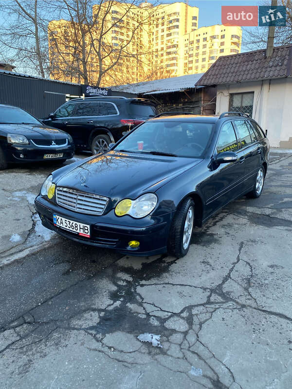 Универсал Mercedes-Benz C-Class 2004 в Киеве