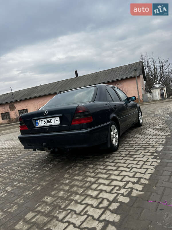 Седан Mercedes-Benz C-Class 1999 в Косові