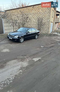 Седан Mercedes-Benz C-Class 2000 в 