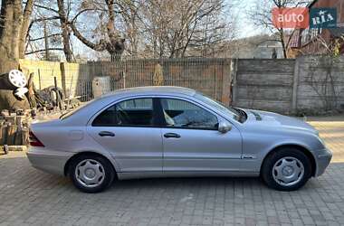 Седан Mercedes-Benz C-Class 2001 в Черновцах