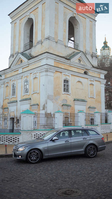 Універсал Mercedes-Benz C-Class 2008 в Києві
