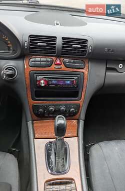 Седан Mercedes-Benz C-Class 2003 в 