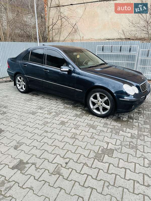 Седан Mercedes-Benz C-Class 2004 в Рахове