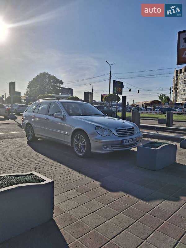 Mercedes-Benz C-Class 2005