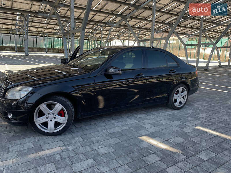 Седан Mercedes-Benz C-Class 2010 в Винниках