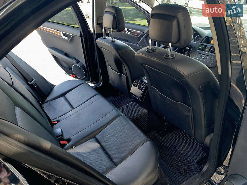 Седан Mercedes-Benz C-Class 2010 в Винниках