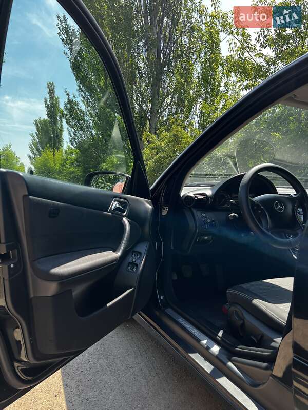 Универсал Mercedes-Benz C-Class 2006 в Первомайске