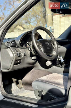 Седан Mercedes-Benz C-Class 2003 в 