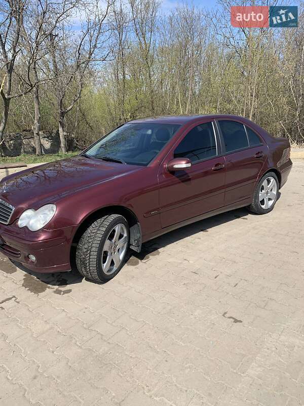 Седан Mercedes-Benz C-Class 2006 в Чернівцях