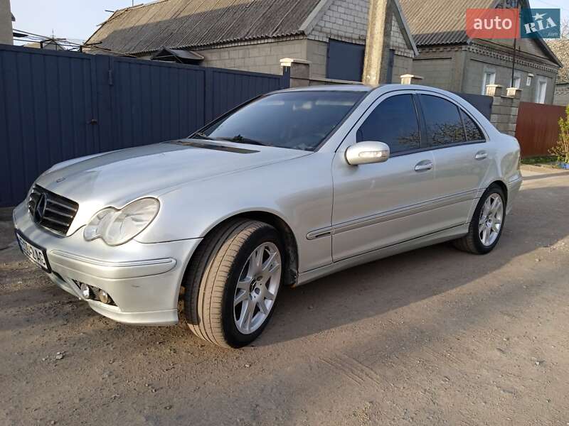 Седан Mercedes-Benz C-Class 2001 в 
