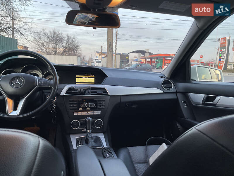 Универсал Mercedes-Benz C-Class 2011 в Житомире