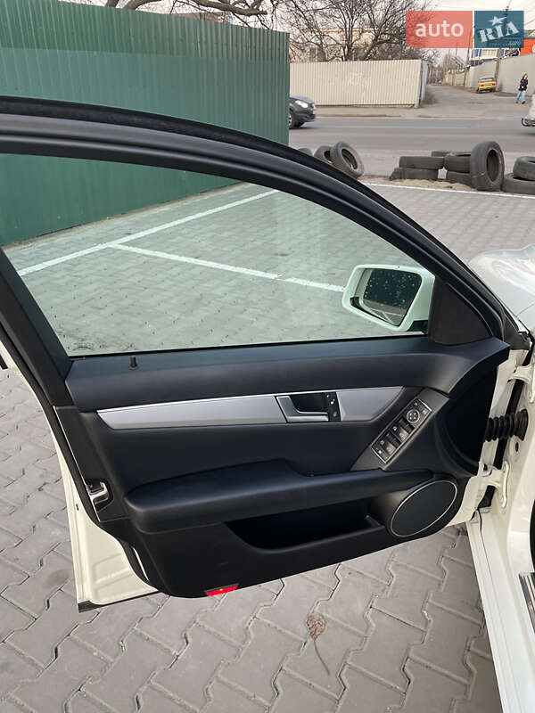 Универсал Mercedes-Benz C-Class 2011 в Житомире