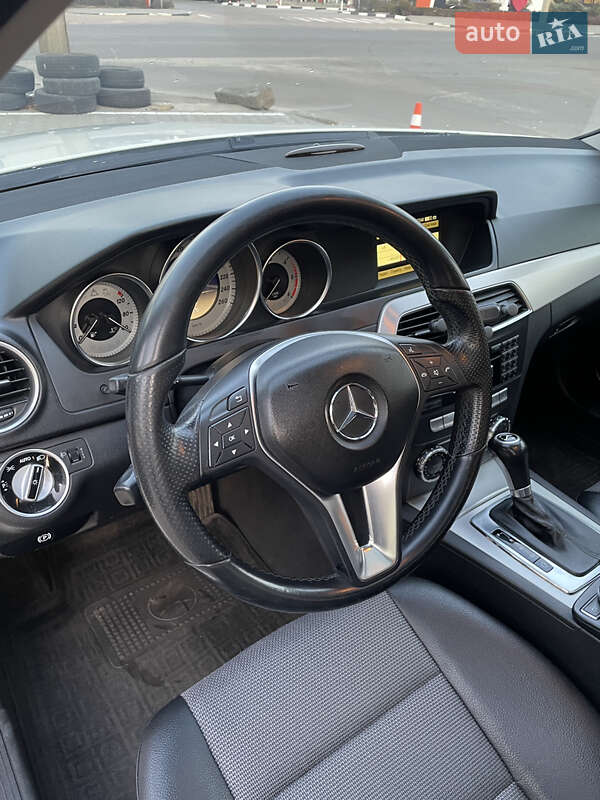 Универсал Mercedes-Benz C-Class 2011 в Житомире