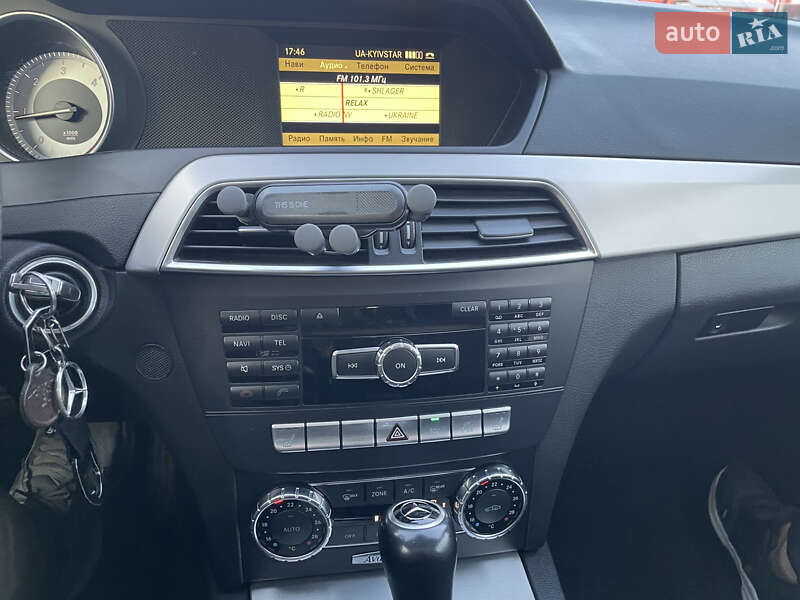 Универсал Mercedes-Benz C-Class 2011 в Житомире