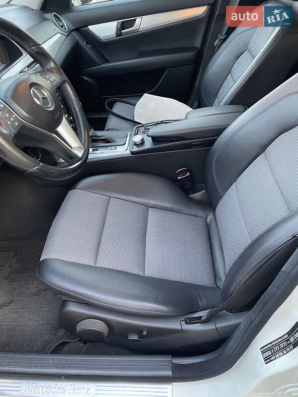 Универсал Mercedes-Benz C-Class 2011 в Житомире