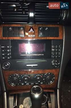 Седан Mercedes-Benz C-Class 2005 в 