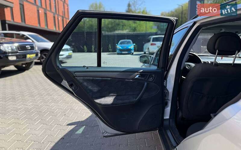 Универсал Mercedes-Benz C-Class 2004 в Черновцах