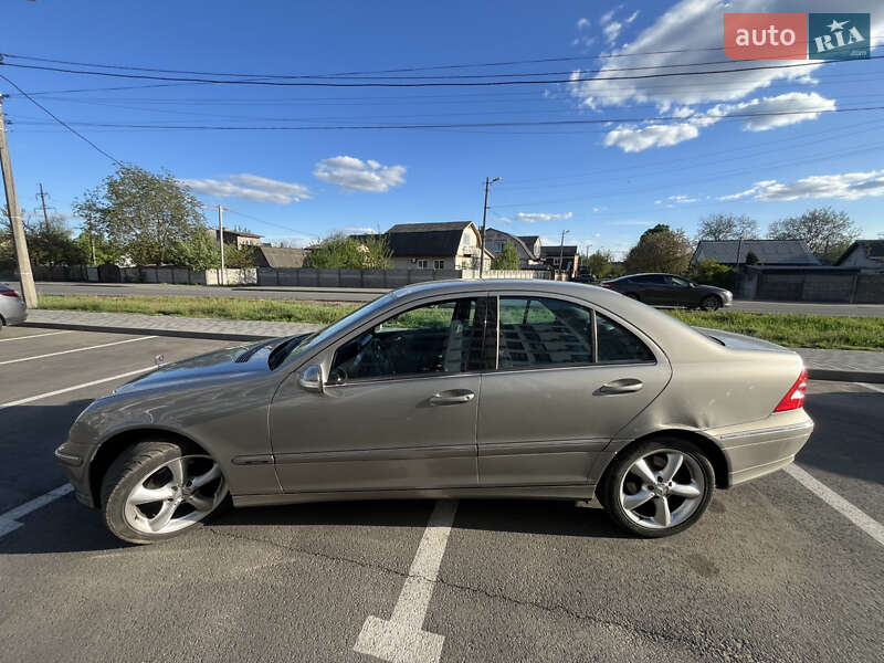 Седан Mercedes-Benz C-Class 2004 в Киеве