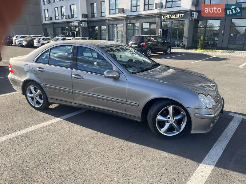 Седан Mercedes-Benz C-Class 2004 в Киеве