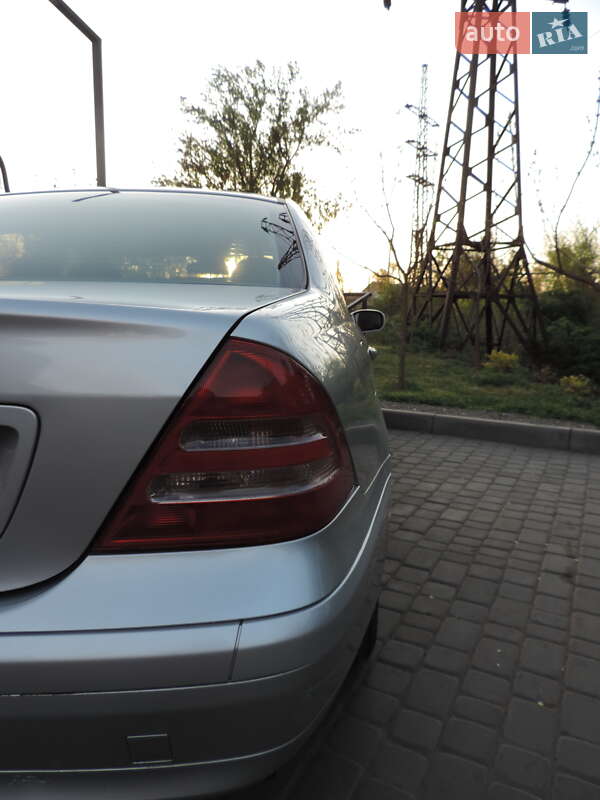 Седан Mercedes-Benz C-Class 2002 в Кривом Роге