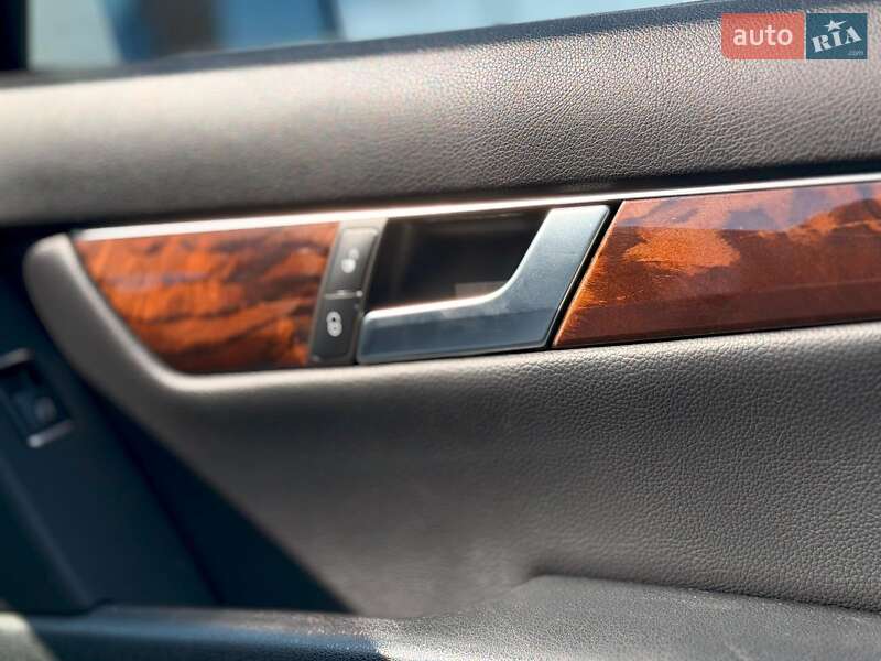 Седан Mercedes-Benz C-Class 2012 в Львове