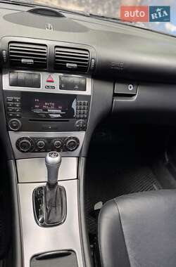 Седан Mercedes-Benz C-Class 2005 в 