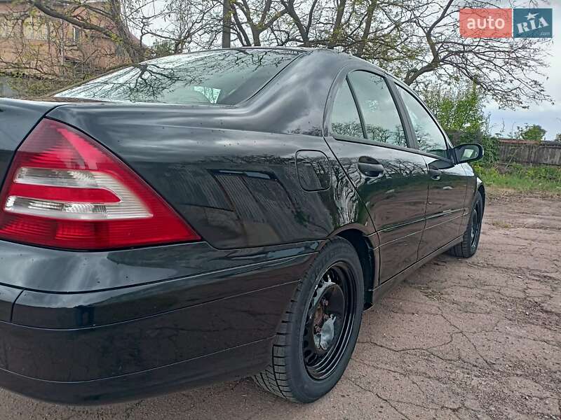 Седан Mercedes-Benz C-Class 2004 в Чернигове