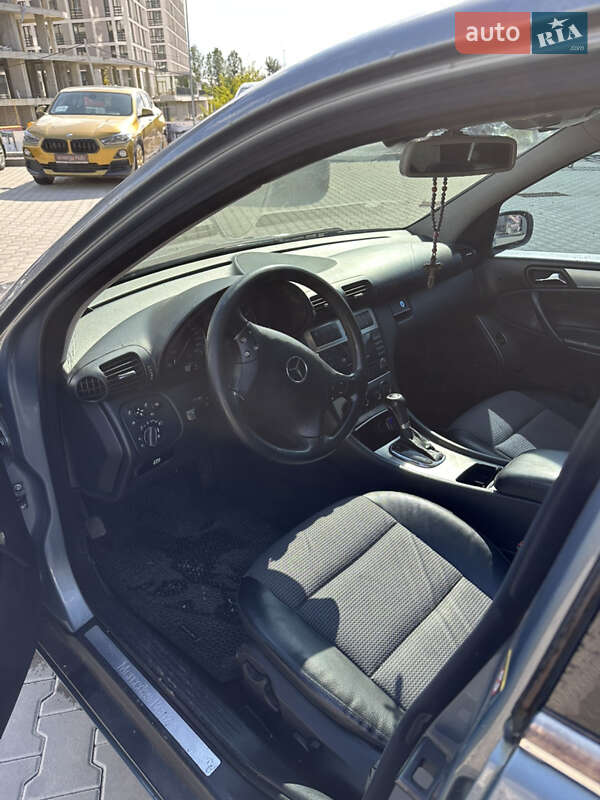 Седан Mercedes-Benz C-Class 2004 в Львові