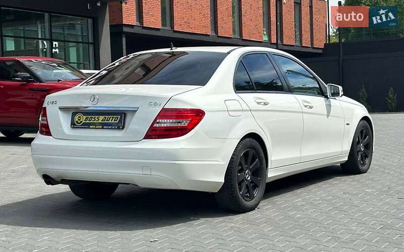 Седан Mercedes-Benz C-Class 2011 в Чернівцях