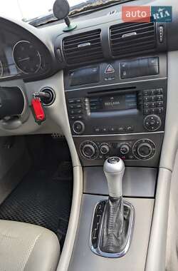 Купе Mercedes-Benz C-Class 2005 в 