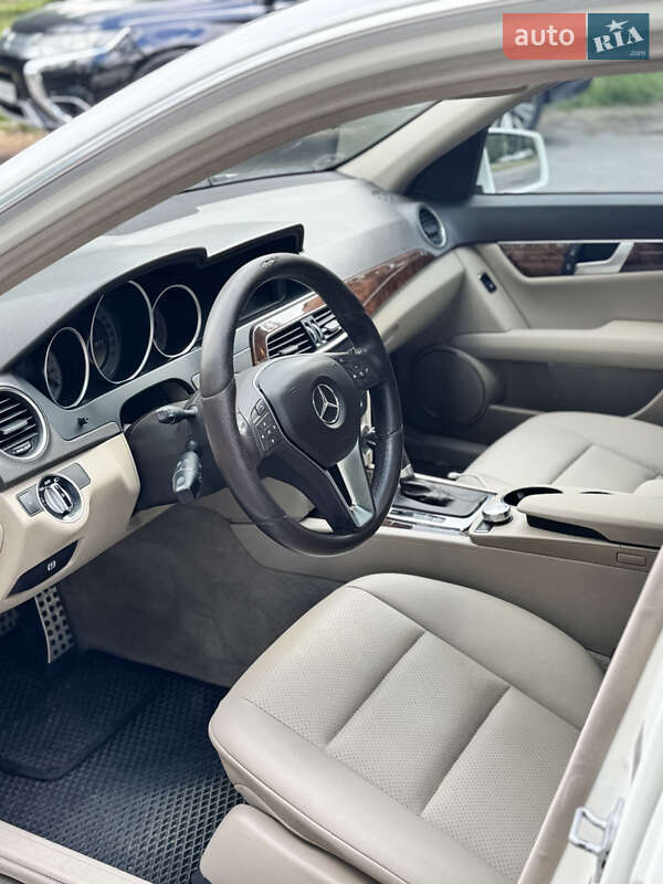 Седан Mercedes-Benz C-Class 2012 в Києві