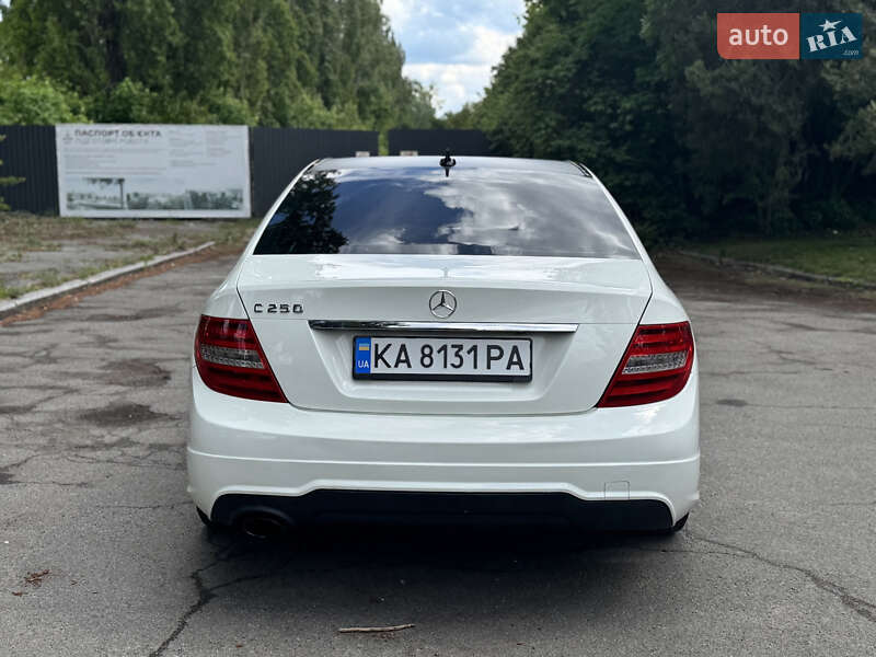 Седан Mercedes-Benz C-Class 2012 в Києві