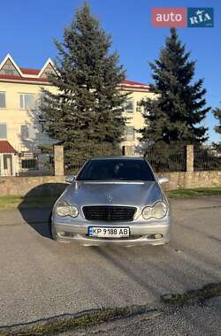Седан Mercedes-Benz C-Class 2001 в Запоріжжі
