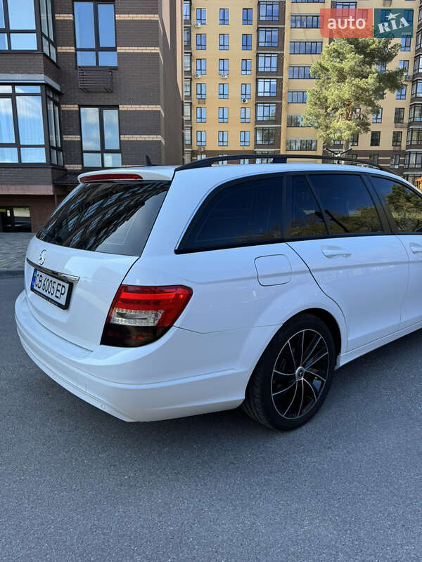 Универсал Mercedes-Benz C-Class 2012 в Чернигове