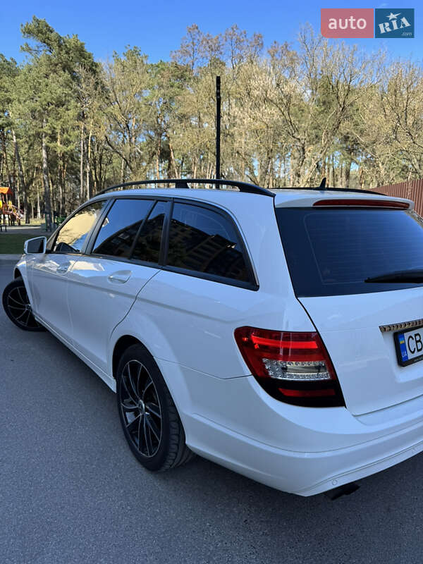 Универсал Mercedes-Benz C-Class 2012 в Чернигове