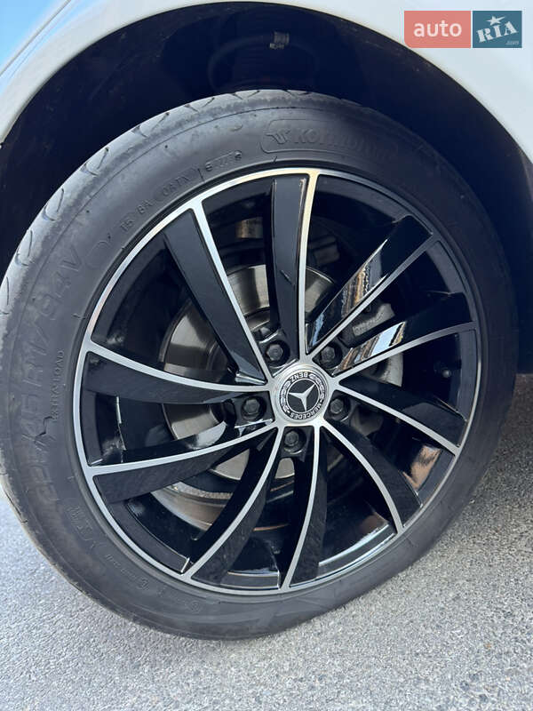 Универсал Mercedes-Benz C-Class 2012 в Чернигове