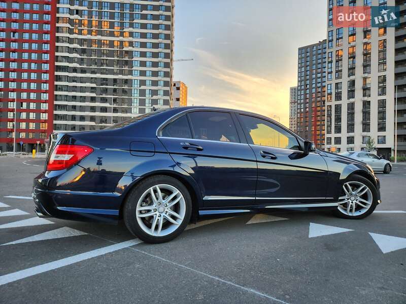 Седан Mercedes-Benz C-Class 2012 в Києві