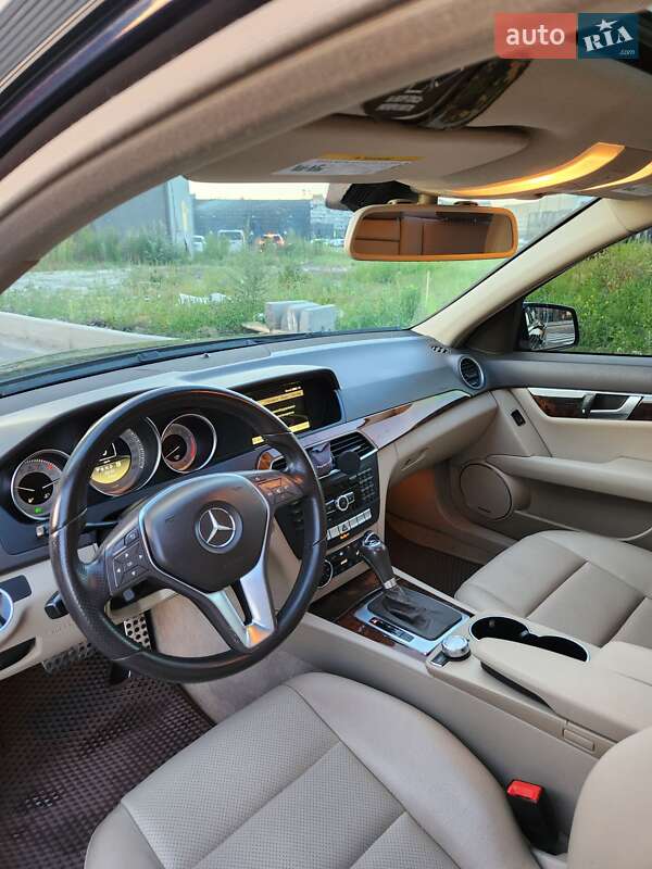 Седан Mercedes-Benz C-Class 2012 в Києві