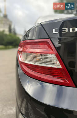 Седан Mercedes-Benz C-Class 2010 в 